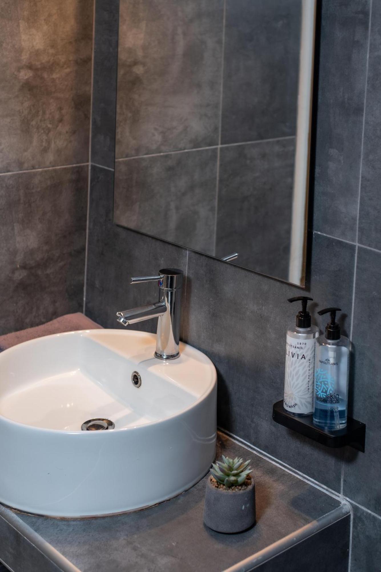 Houseloft White Tower Collection Apartment
