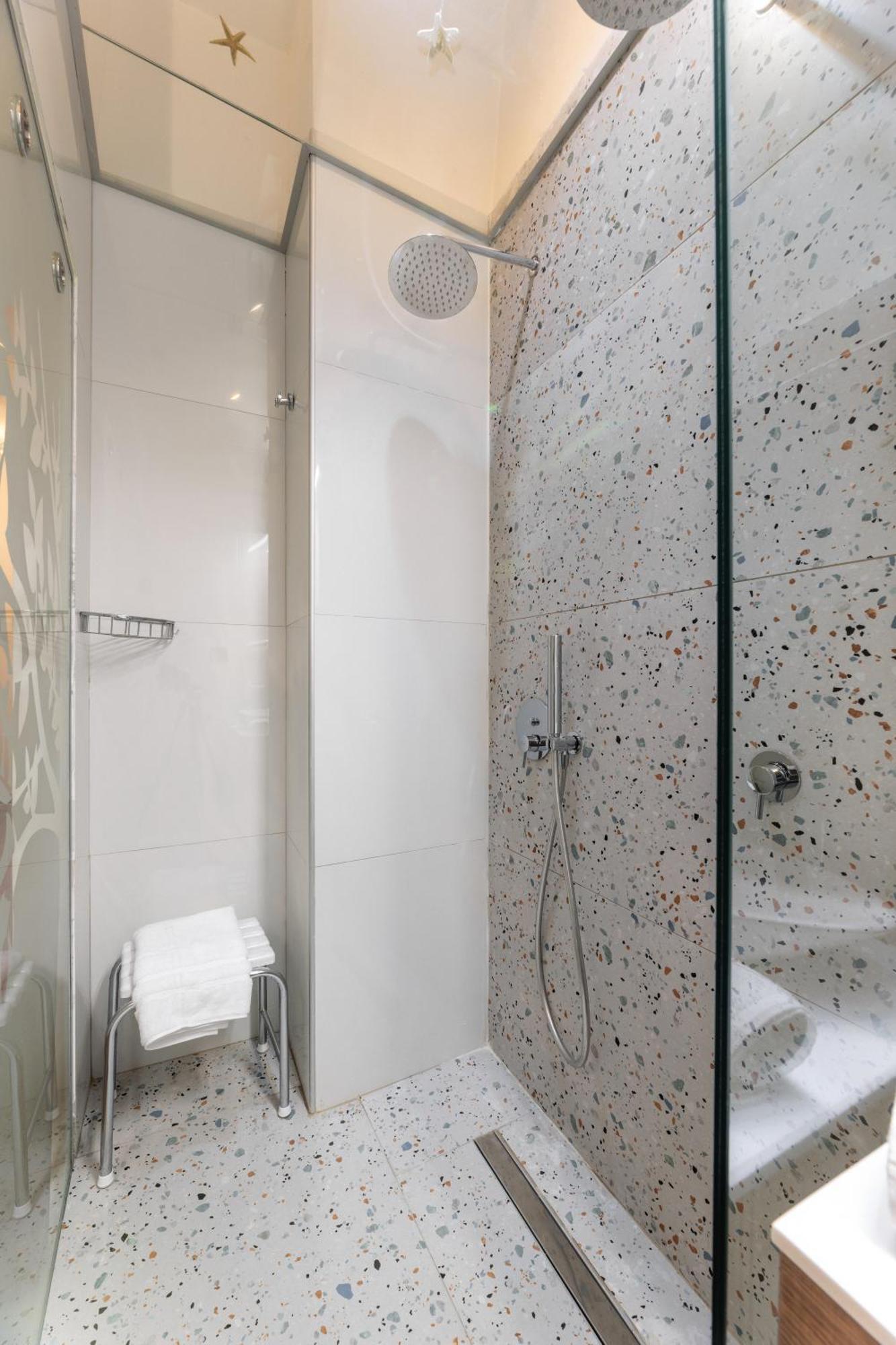 Apartment Couple-in Magical With Jacuzzi