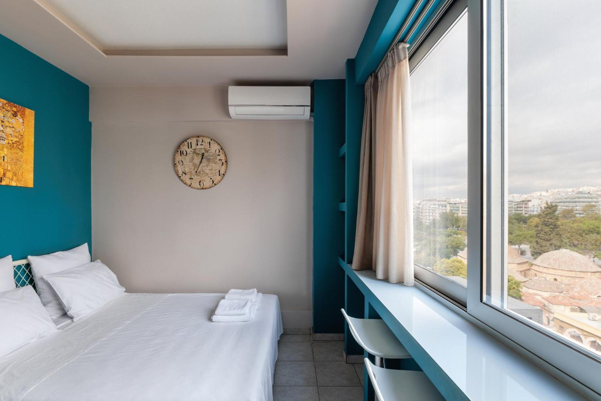 Aristotle Spot, View By Binobi! Apartment