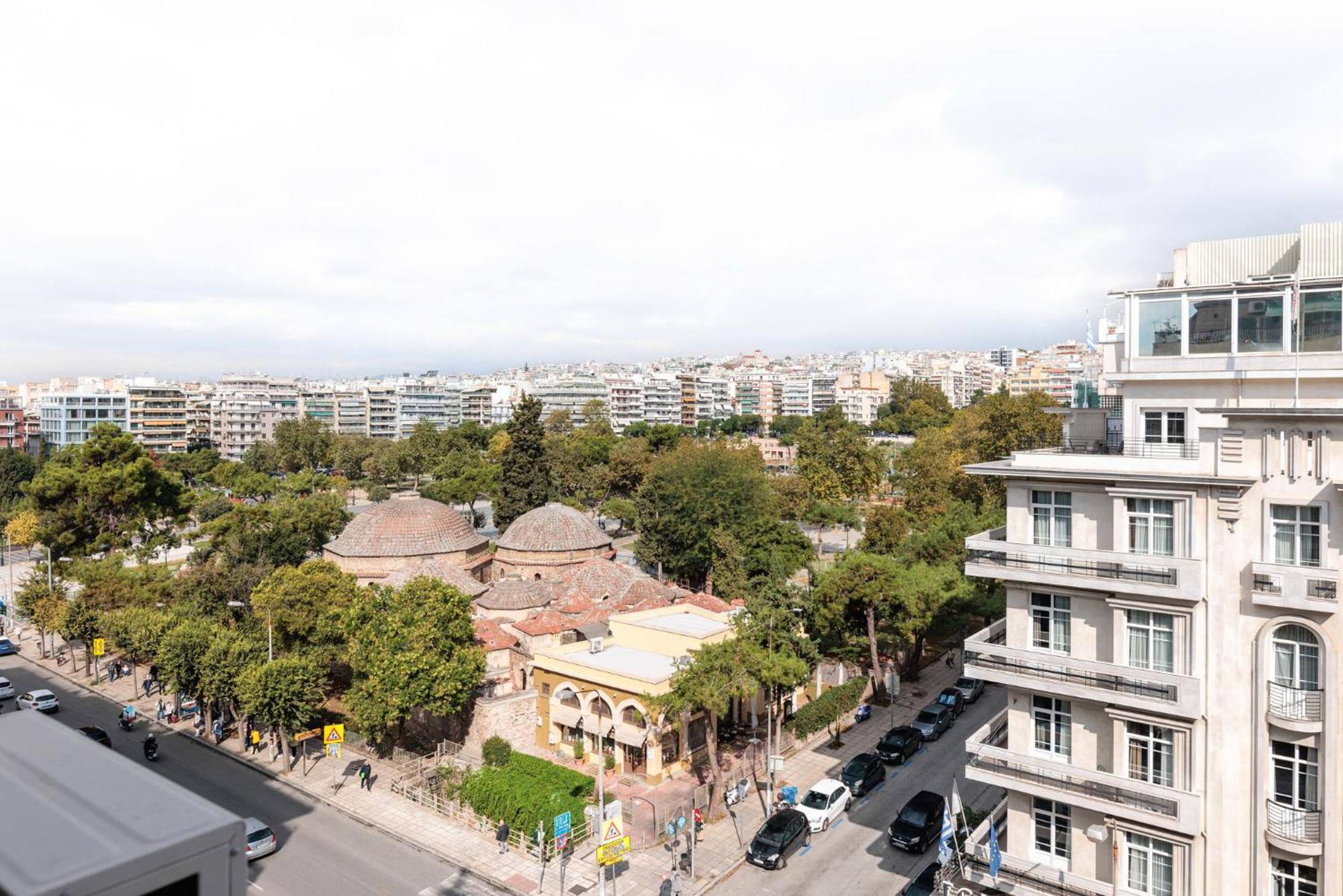 Aristotle Spot, View By Binobi! Apartment