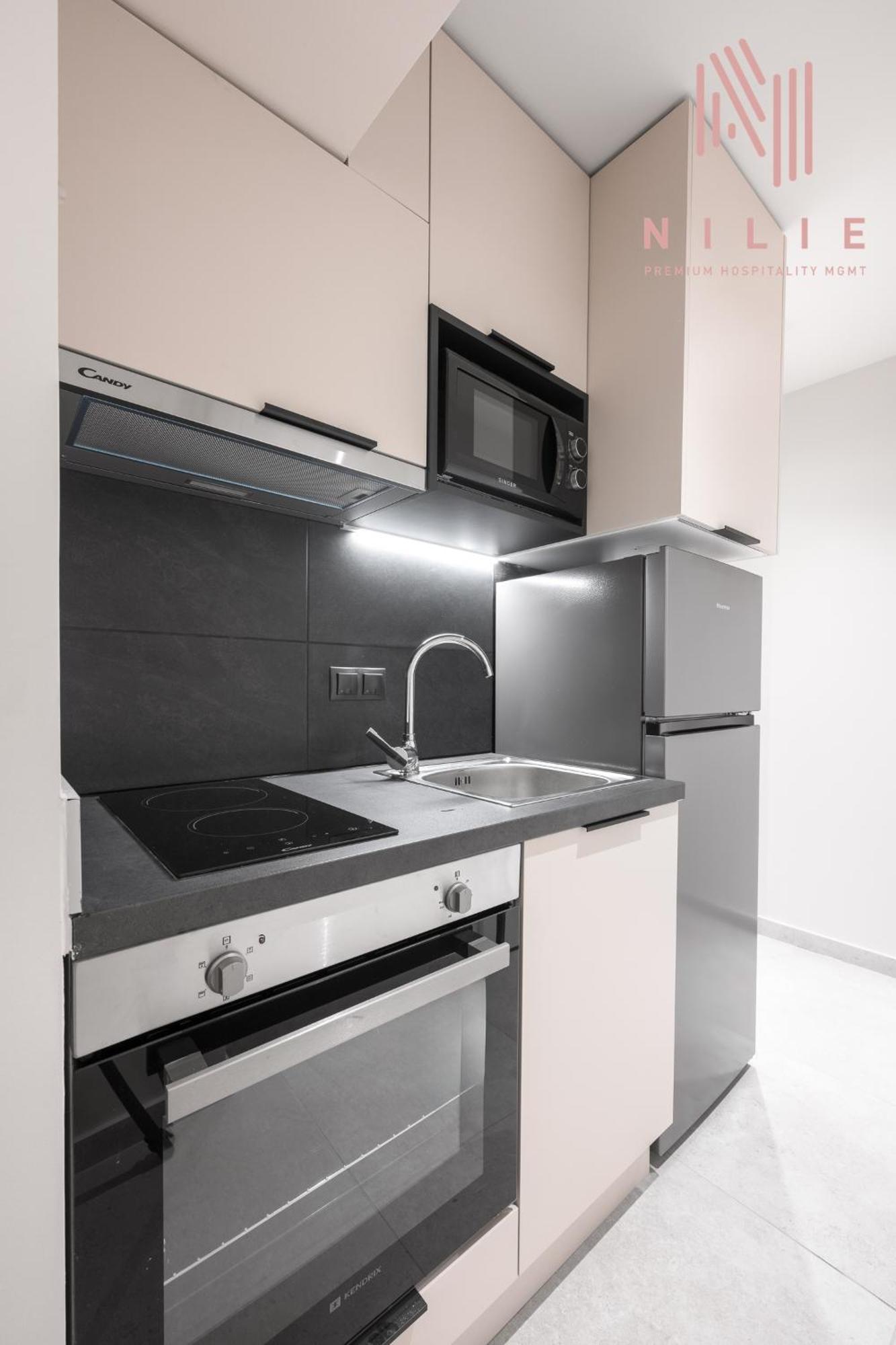 Vellow Door, Nilie Hospitality Mgmt