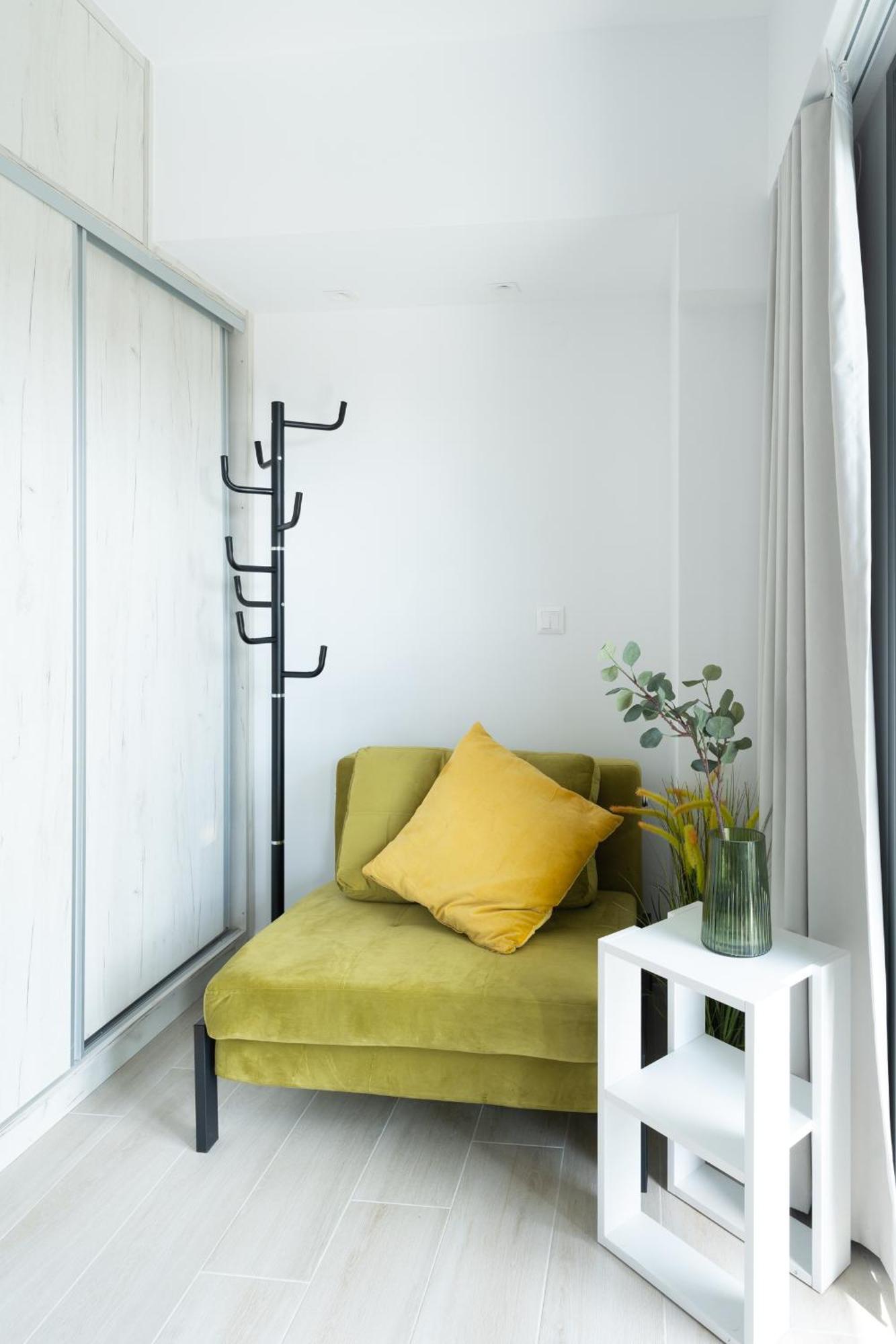 Velvet Luxury In The Center By Binobi! *