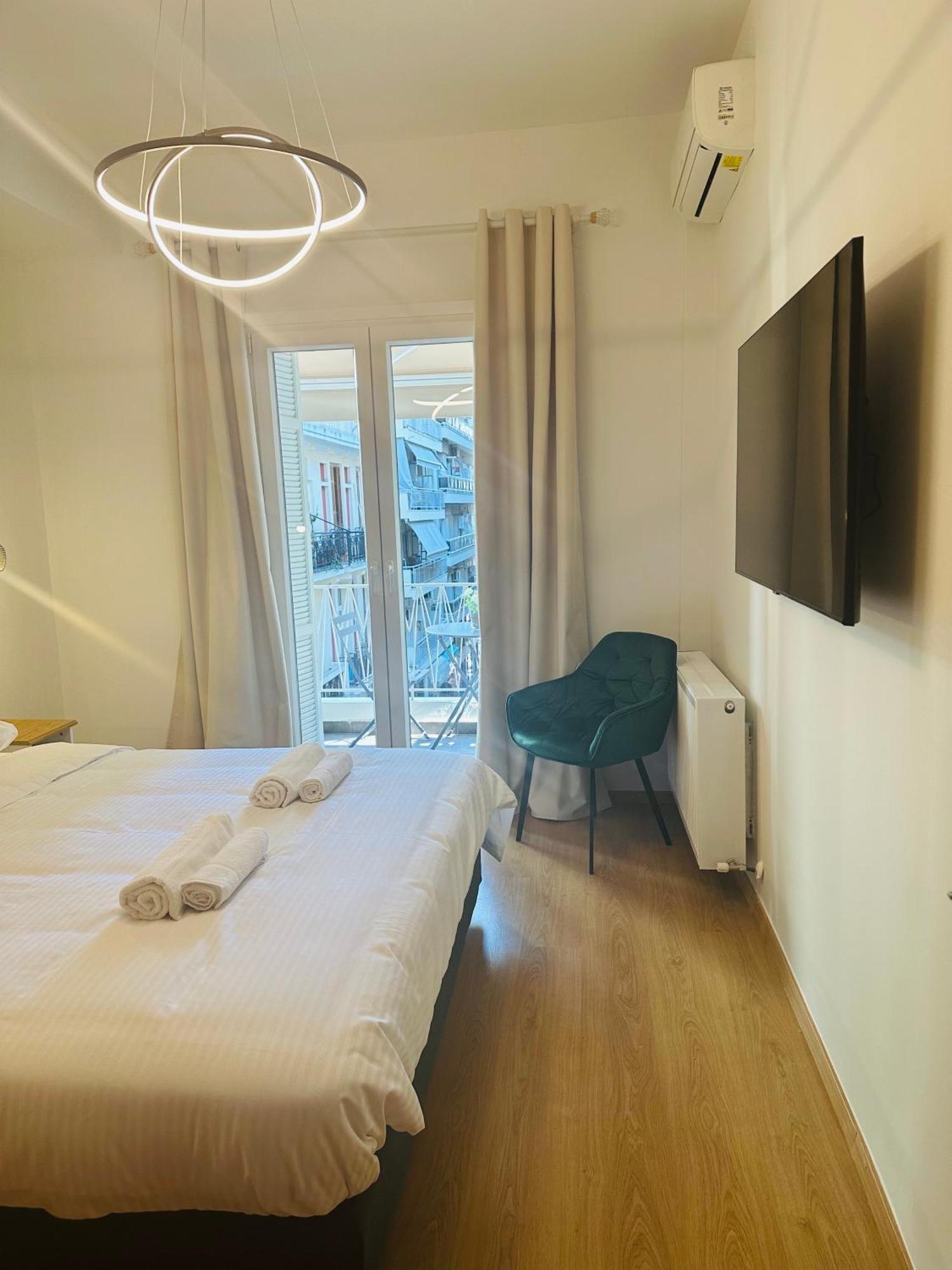 Aristotelous Square N.4 *