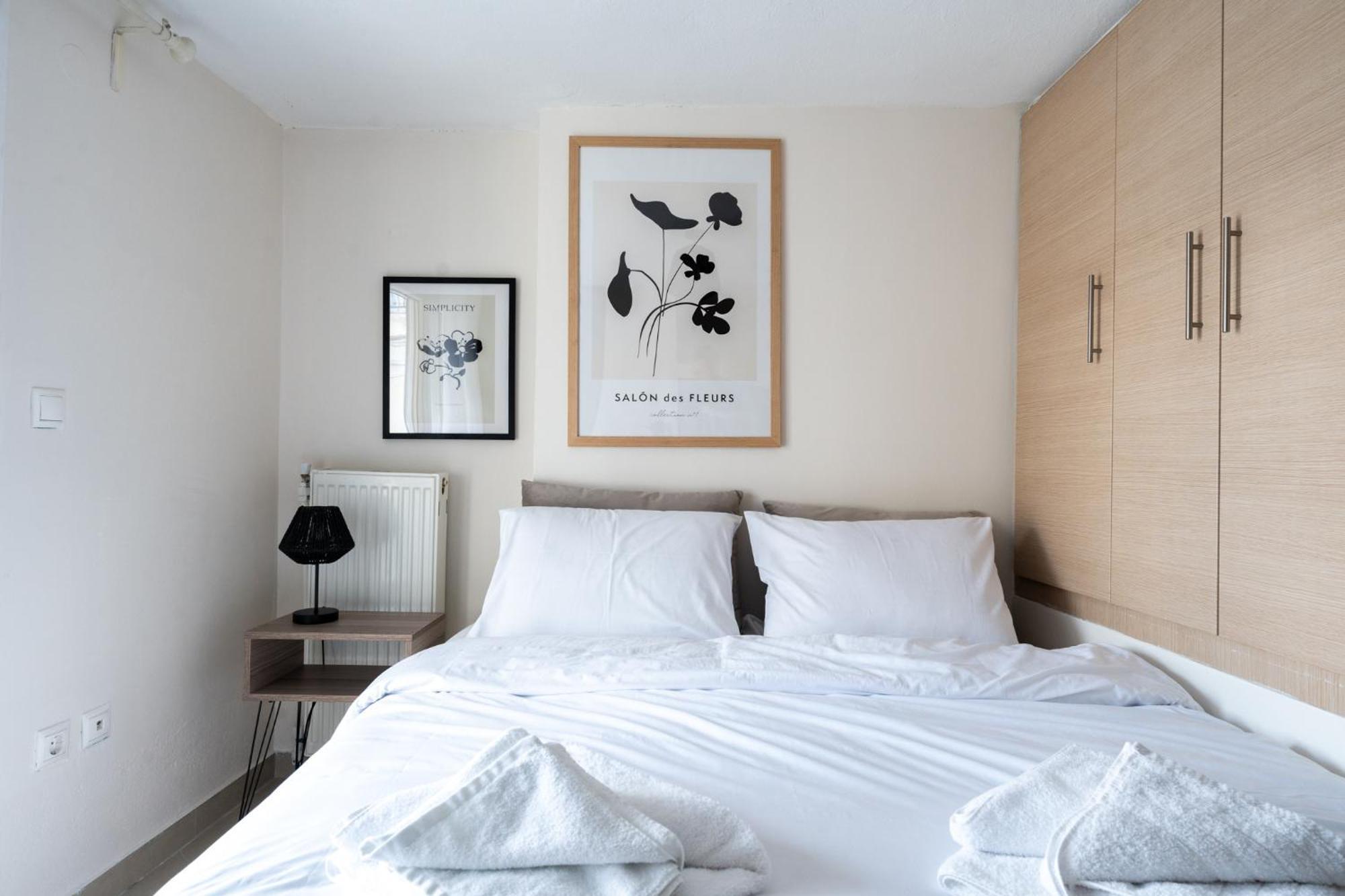Apartment Pomegranate Luxury Penthouse Maisonette With Beautiful Terrace & Free Parking By Binobi !