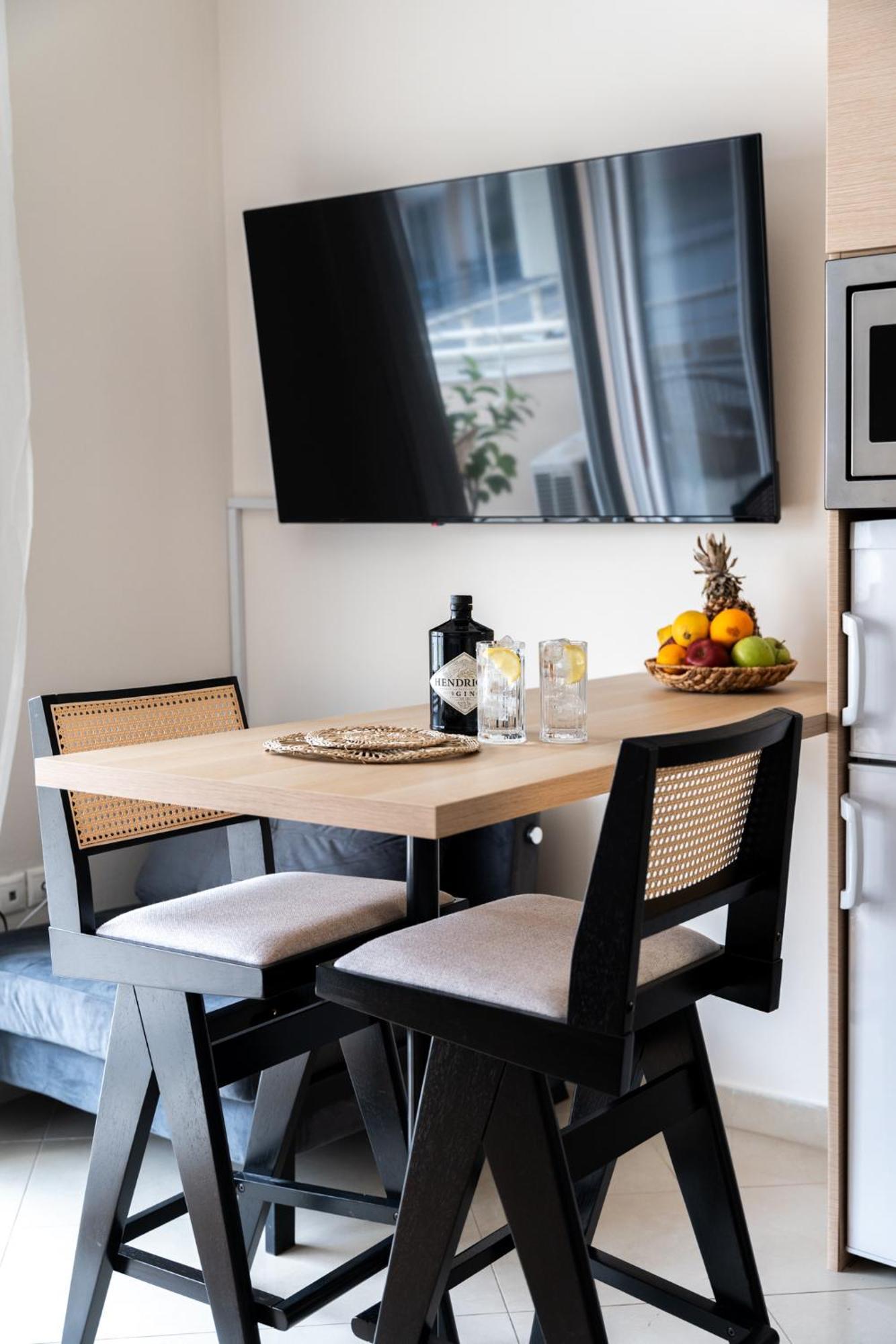 Pomegranate Luxury Penthouse Maisonette With Beautiful Terrace & Free Parking By Binobi ! Apartment *