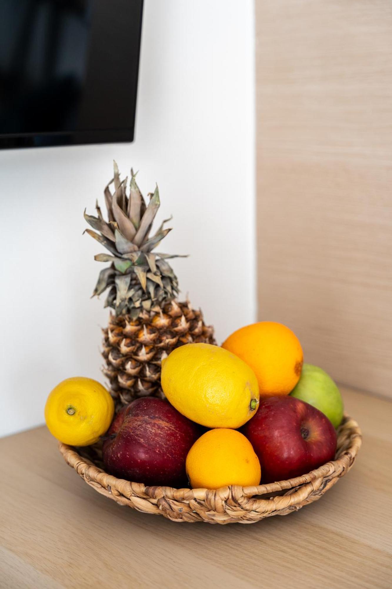 Pomegranate Luxury Penthouse Maisonette With Beautiful Terrace & Free Parking By Binobi ! Apartment