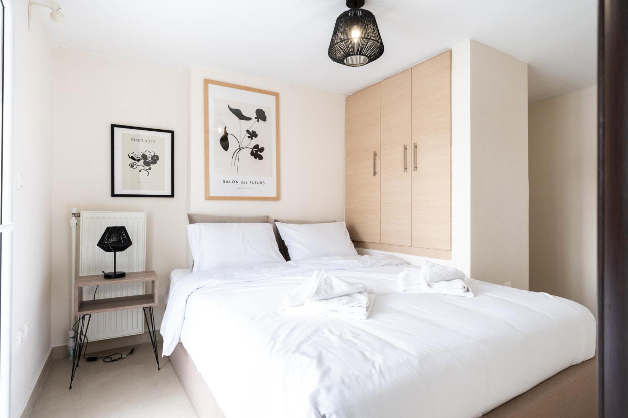 Pomegranate Luxury Penthouse Maisonette With Beautiful Terrace & Free Parking By Binobi ! Apartment
