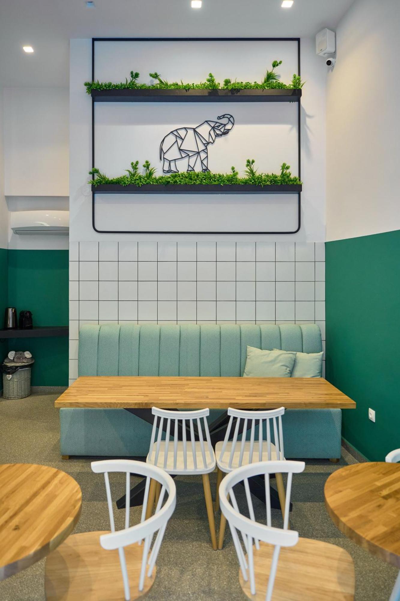 Urban Elephant 3*