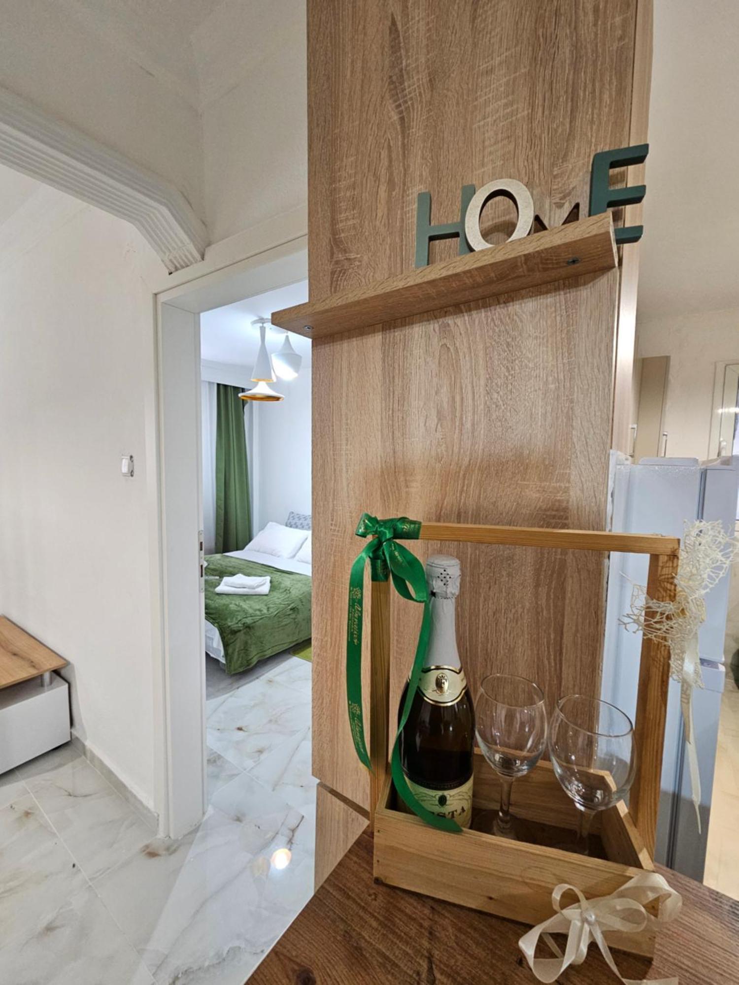 Acvi Lux - Center By Seafront Apartment