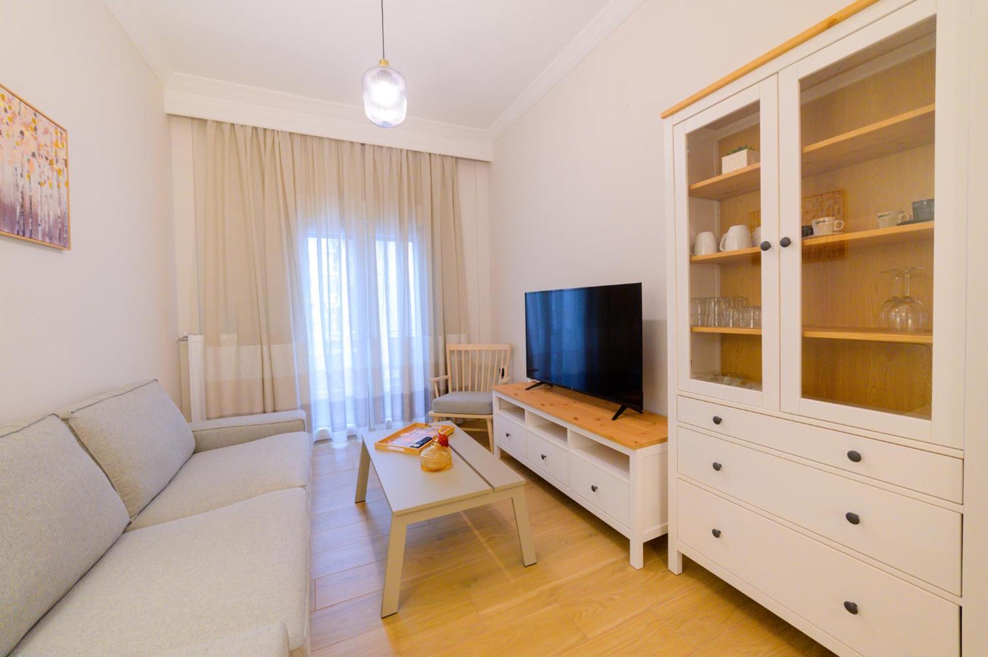 New Modern 2nd Floor Apartment