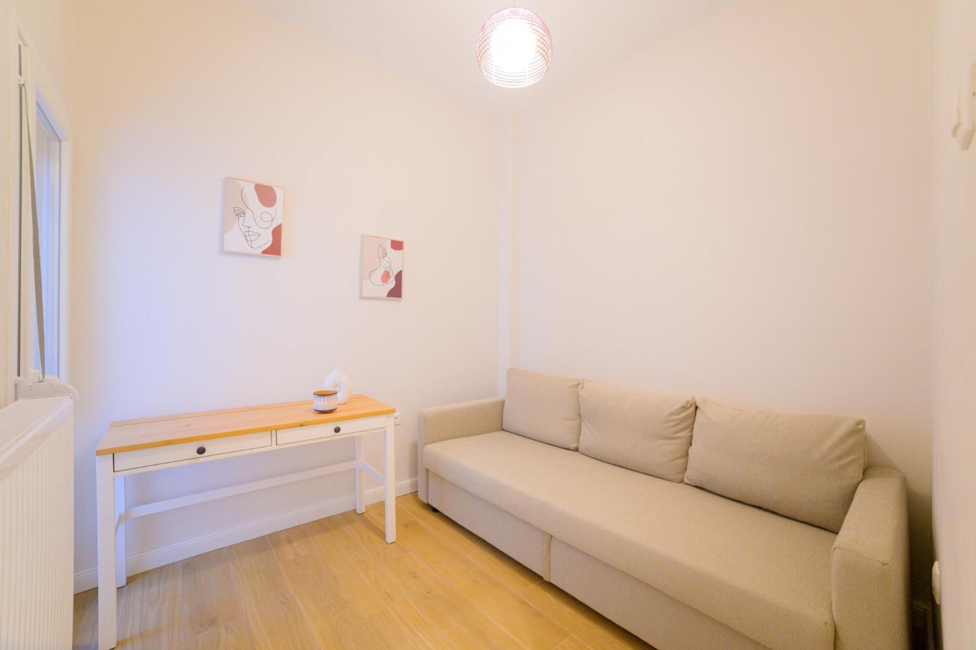 New Modern 2nd Floor *