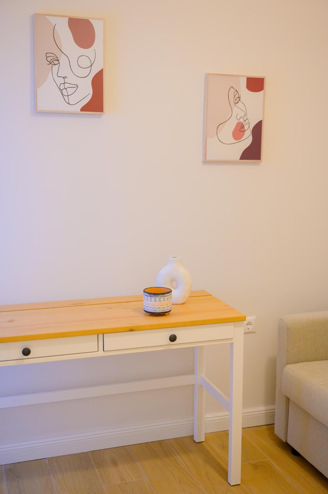 New Modern 2nd Floor Apartment *