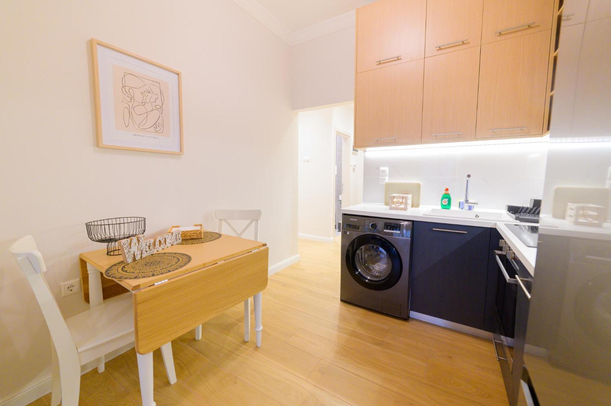 Apartment New Modern 2nd Floor *