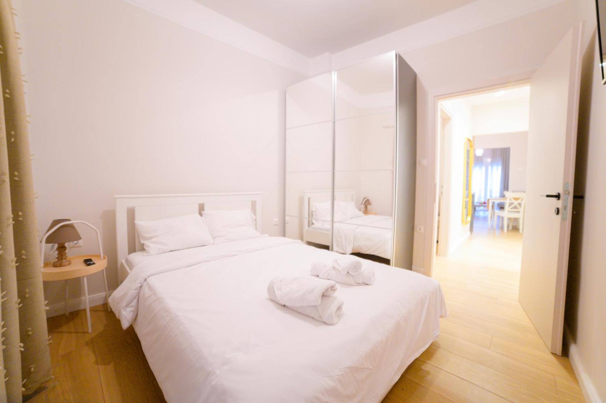 New Modern 2nd Floor Apartment