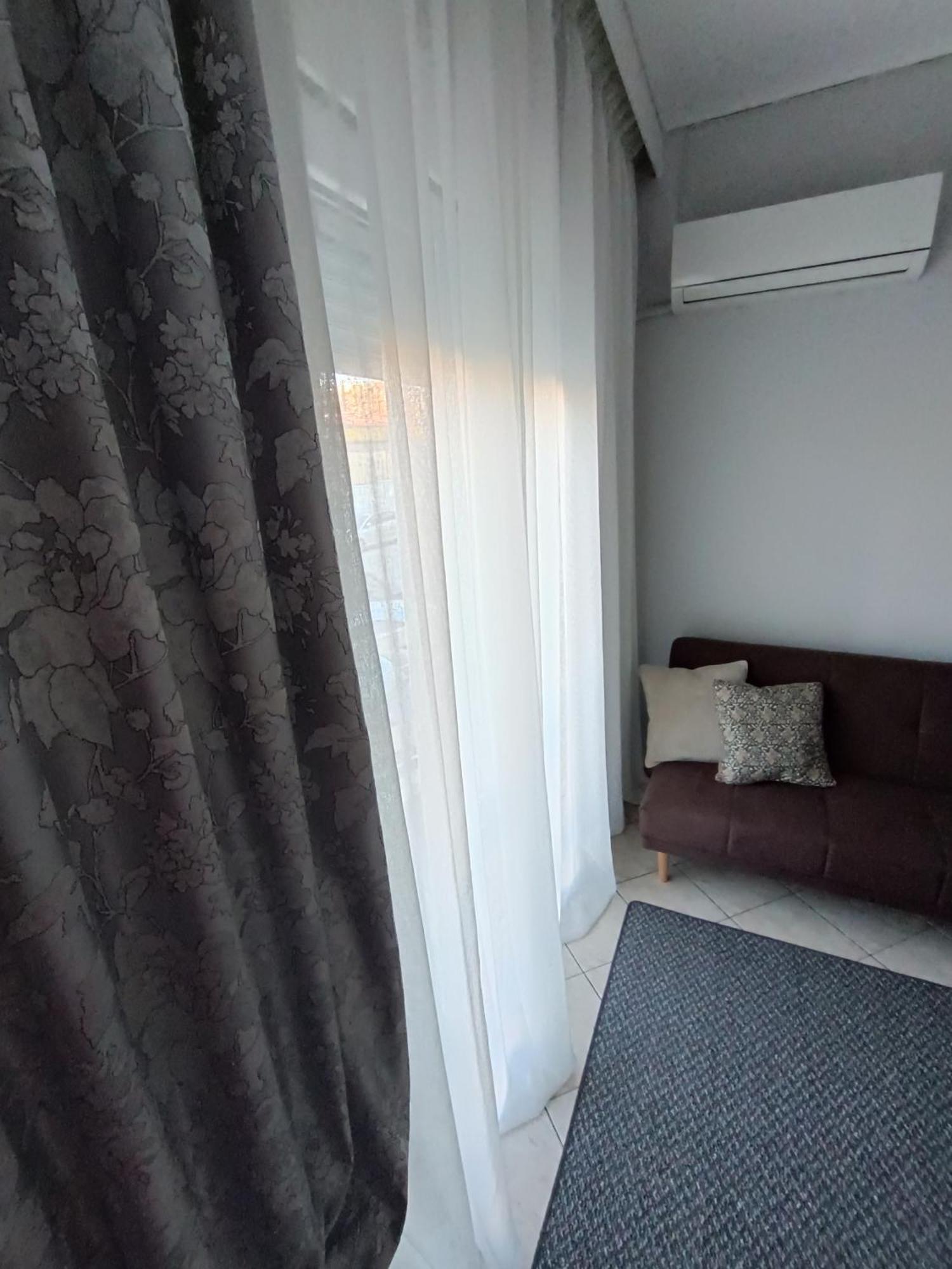 Thes House Apartment *