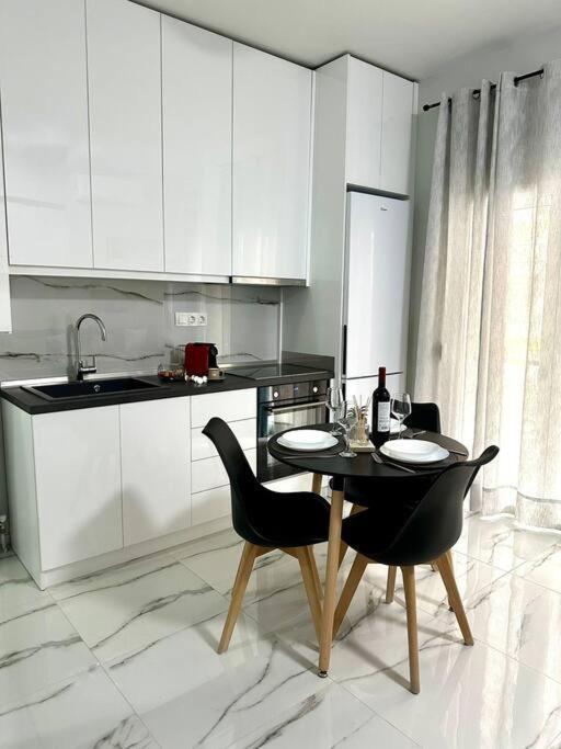 Ellis Oasis Apartment *