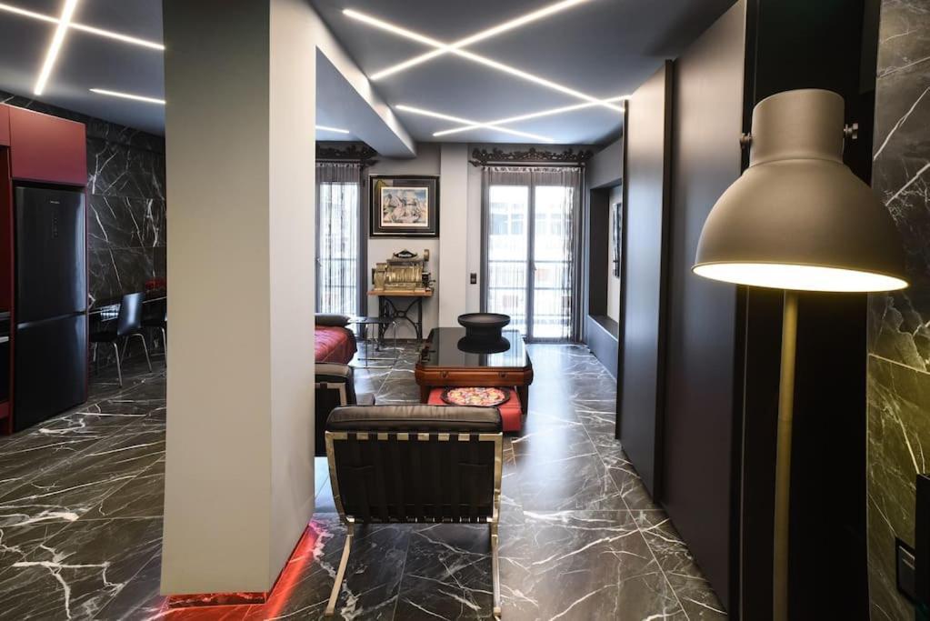 Luxury For Friends & Family, At Mitropoleos *