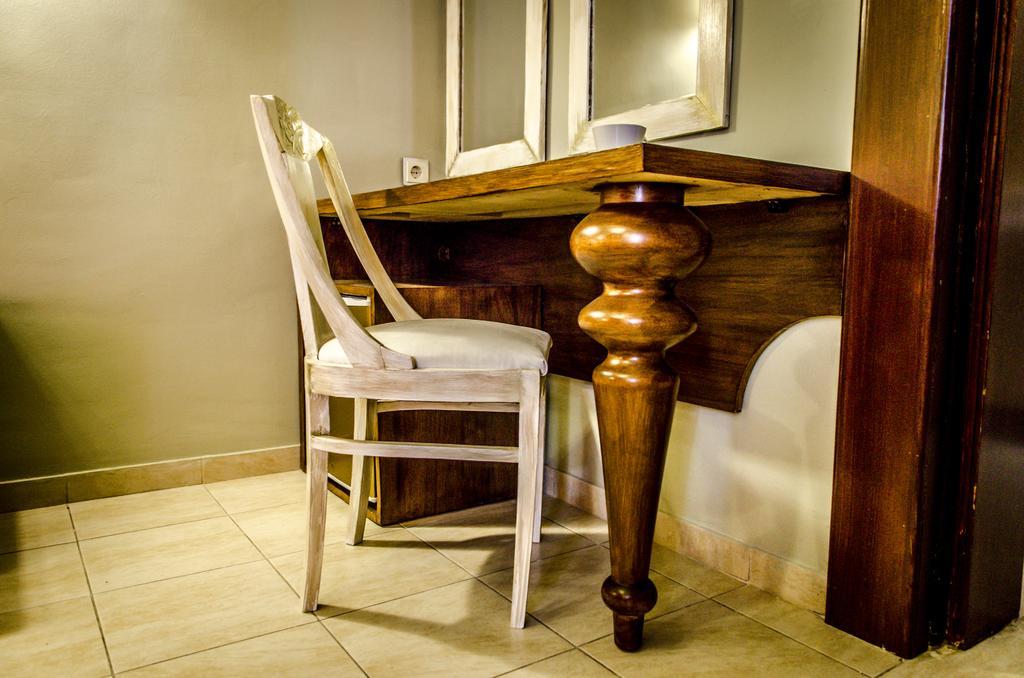 Augustos Hotel 3*