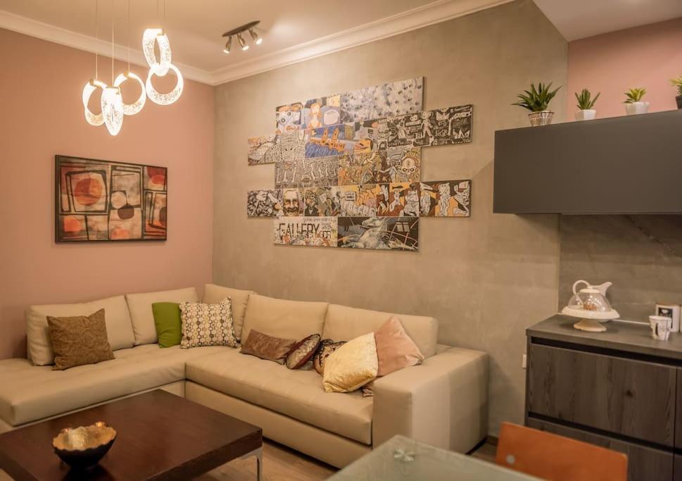 Eva's Glamorous Apartment