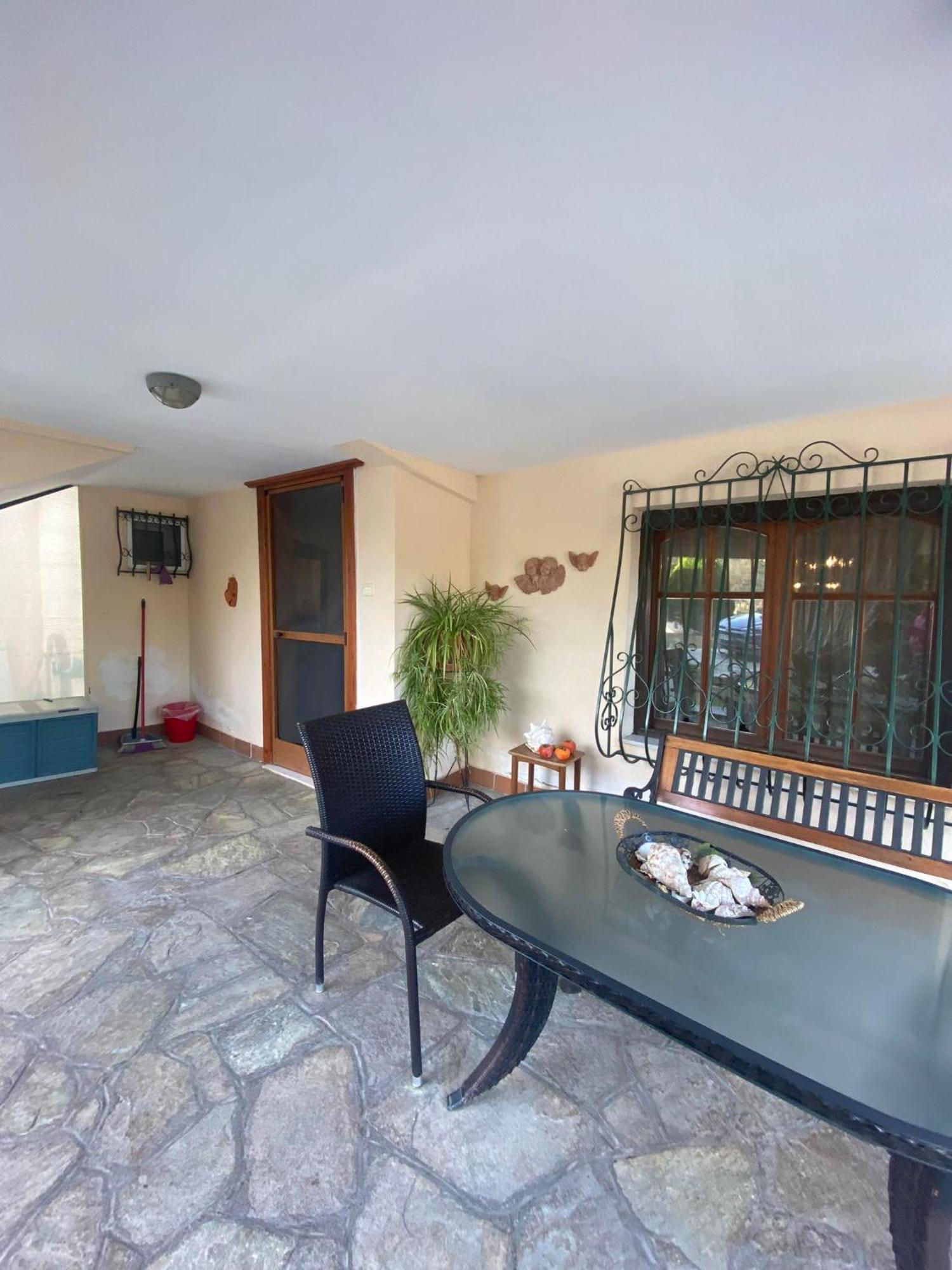 Elaiones House