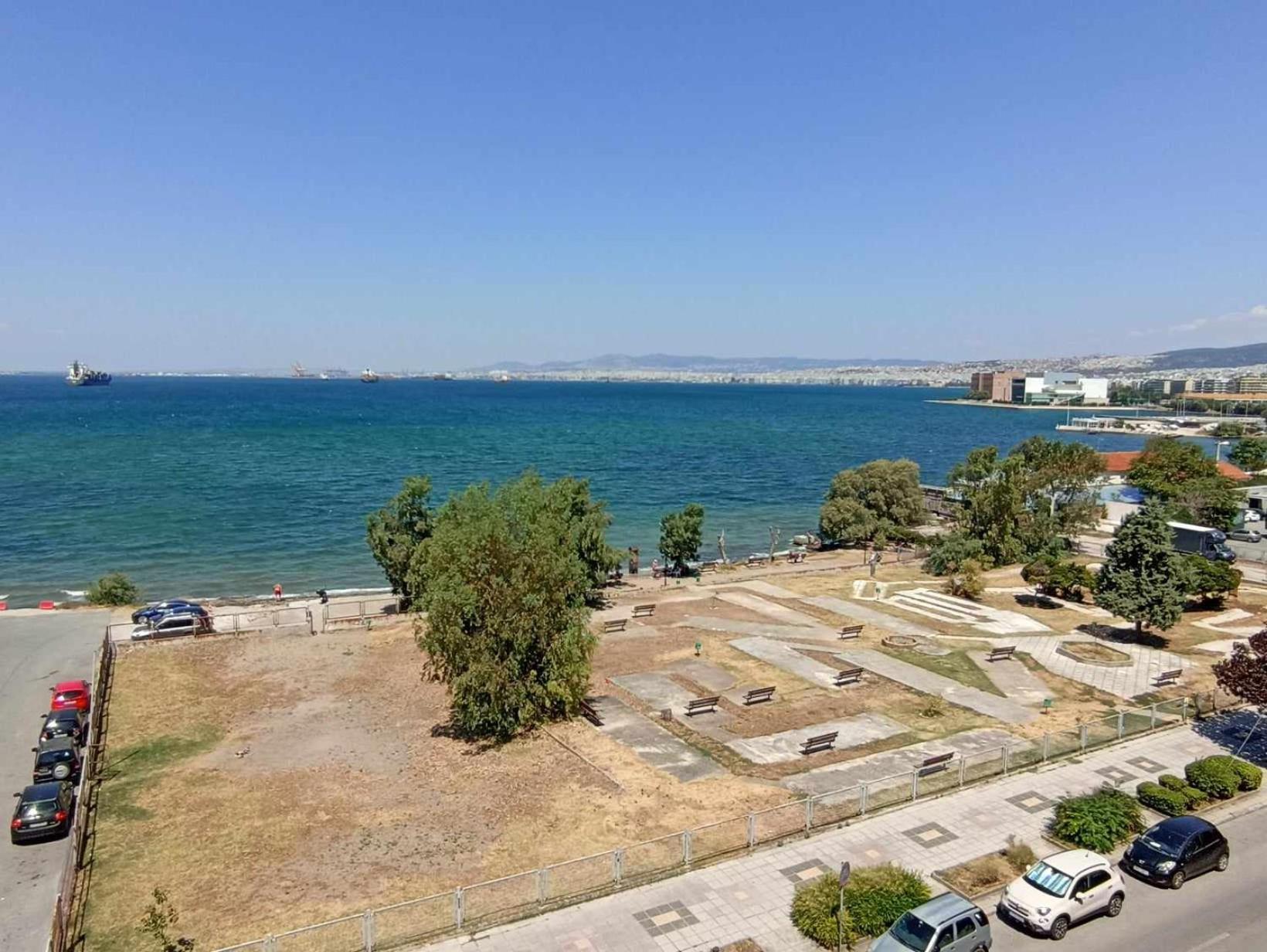 Seafront Family & Free Parking, The Cruiseflat Apartment