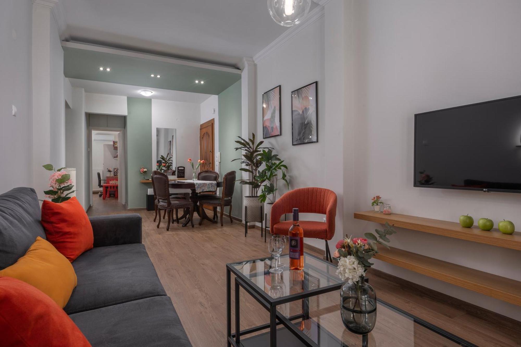 Apartment Estia Apartment, Cozy, Spacious, Sunny, 2 Rooms-5 Beds *