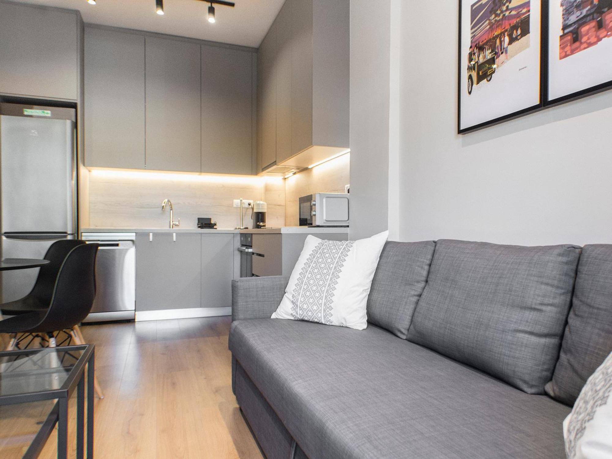 Stylish And Renovated Retreat In Thessaloniki: Cozy At Ioulianou 33 Thessaloniki