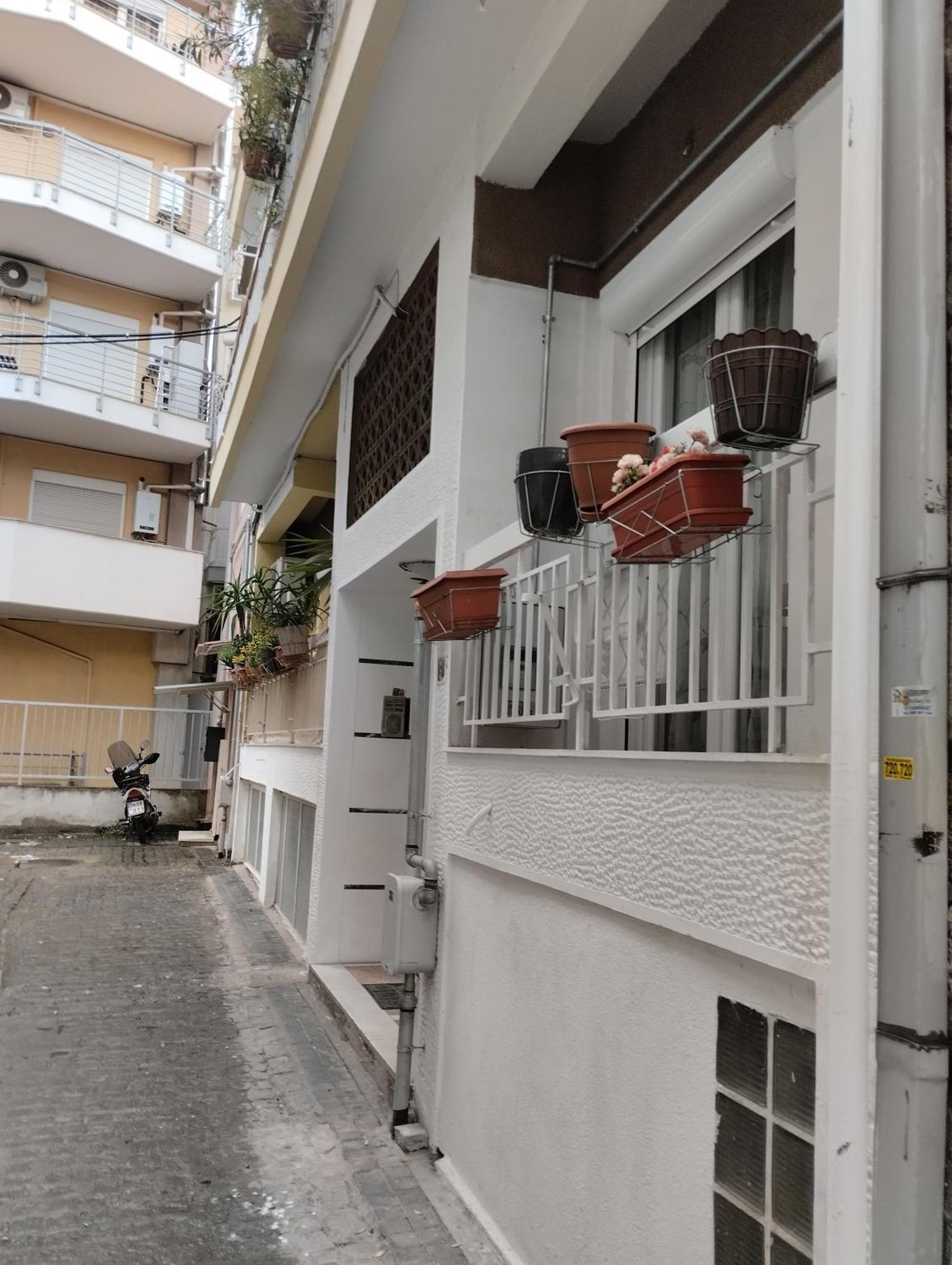 Lovley Near Train Station Apartment