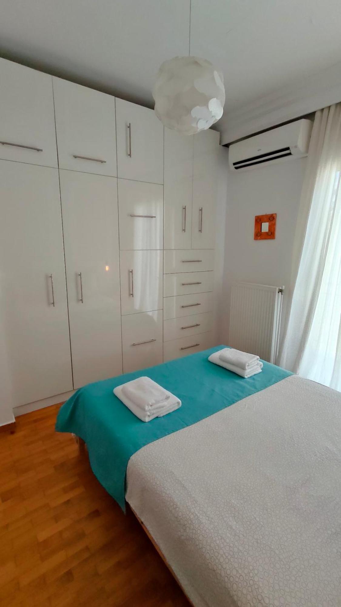 Apartment Think Home, Exploring The Center Of