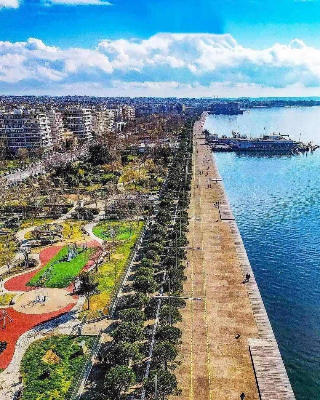 Flowery Penthouse In Centre Of * Thessaloniki