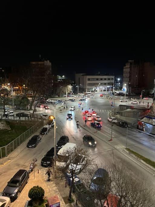 στούντιο 305 *