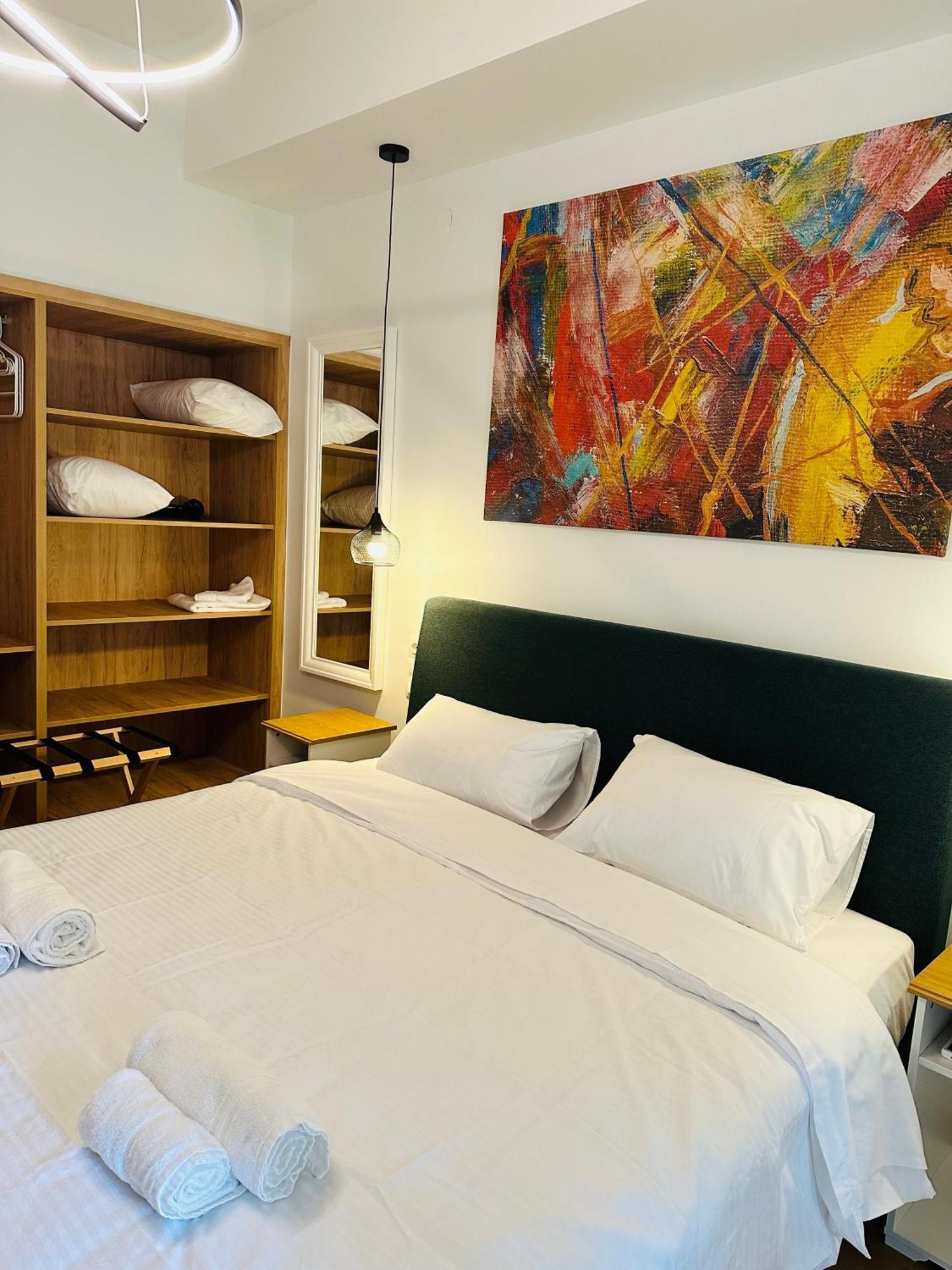 Aristotelous Square N.4 *