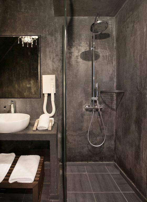 Diamond Suites, Philian And