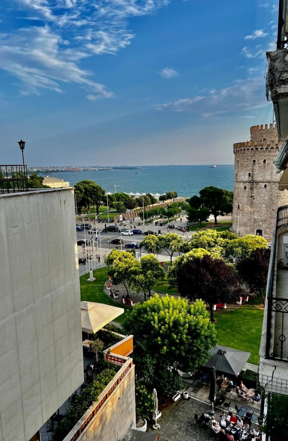 Nikol White Tower Of Apartment Thessaloniki