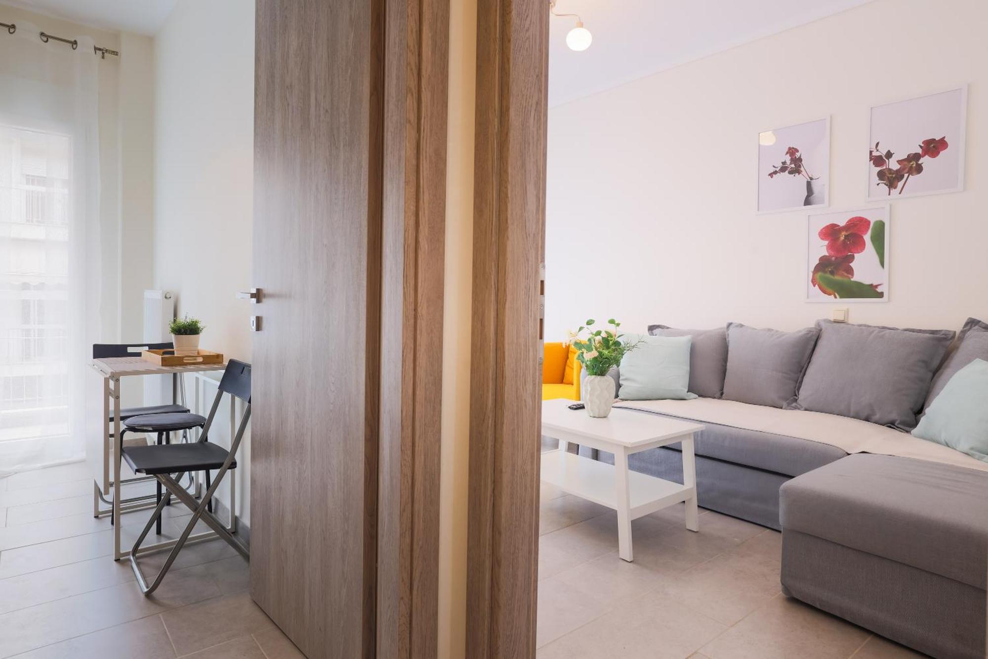 Apartment Phaedrus Living: City Flat Megakleous *