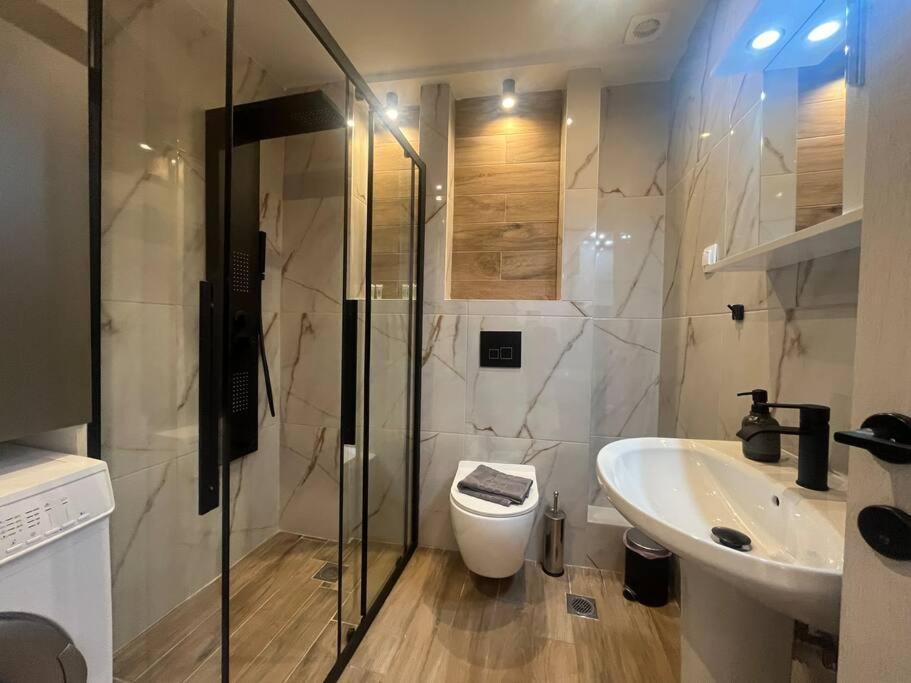 Ladadika Fine Living Căn hộ *