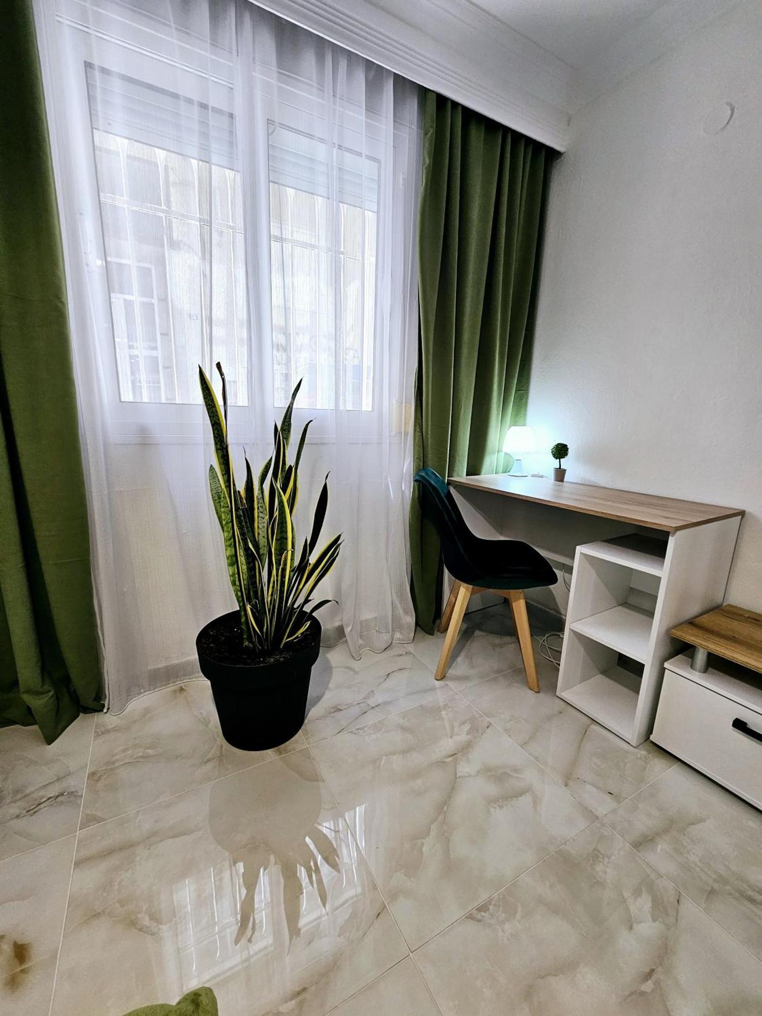 Acvi Lux - Center By Seafront Apartment *