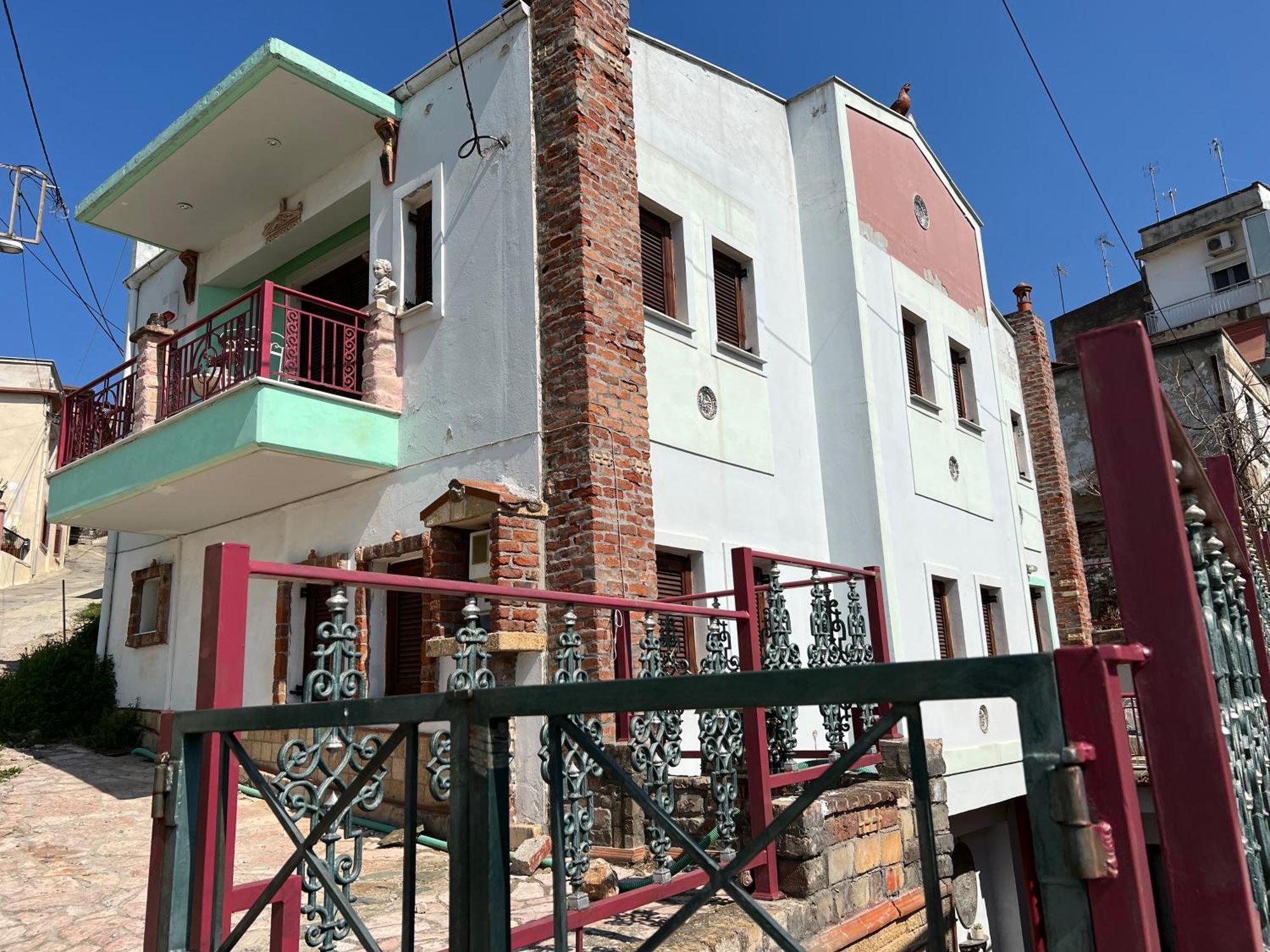 C.1 Elia Old_town