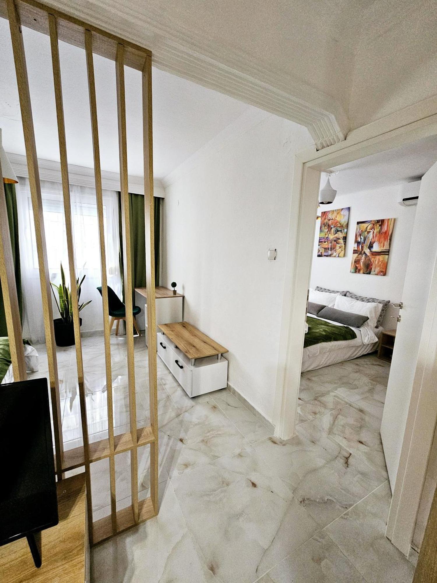 Acvi Lux - Center By Seafront Apartment *