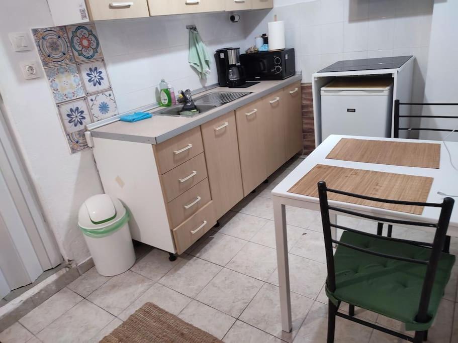 Modern Urban Host With Private Courtyard Thessaloniki