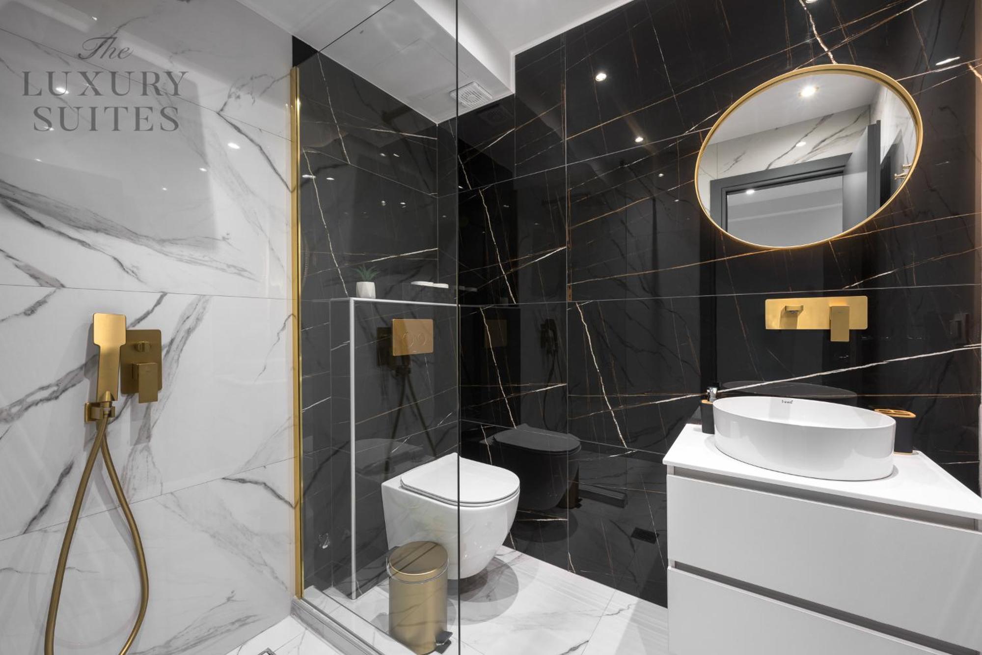 Maison Cristal, The Luxury