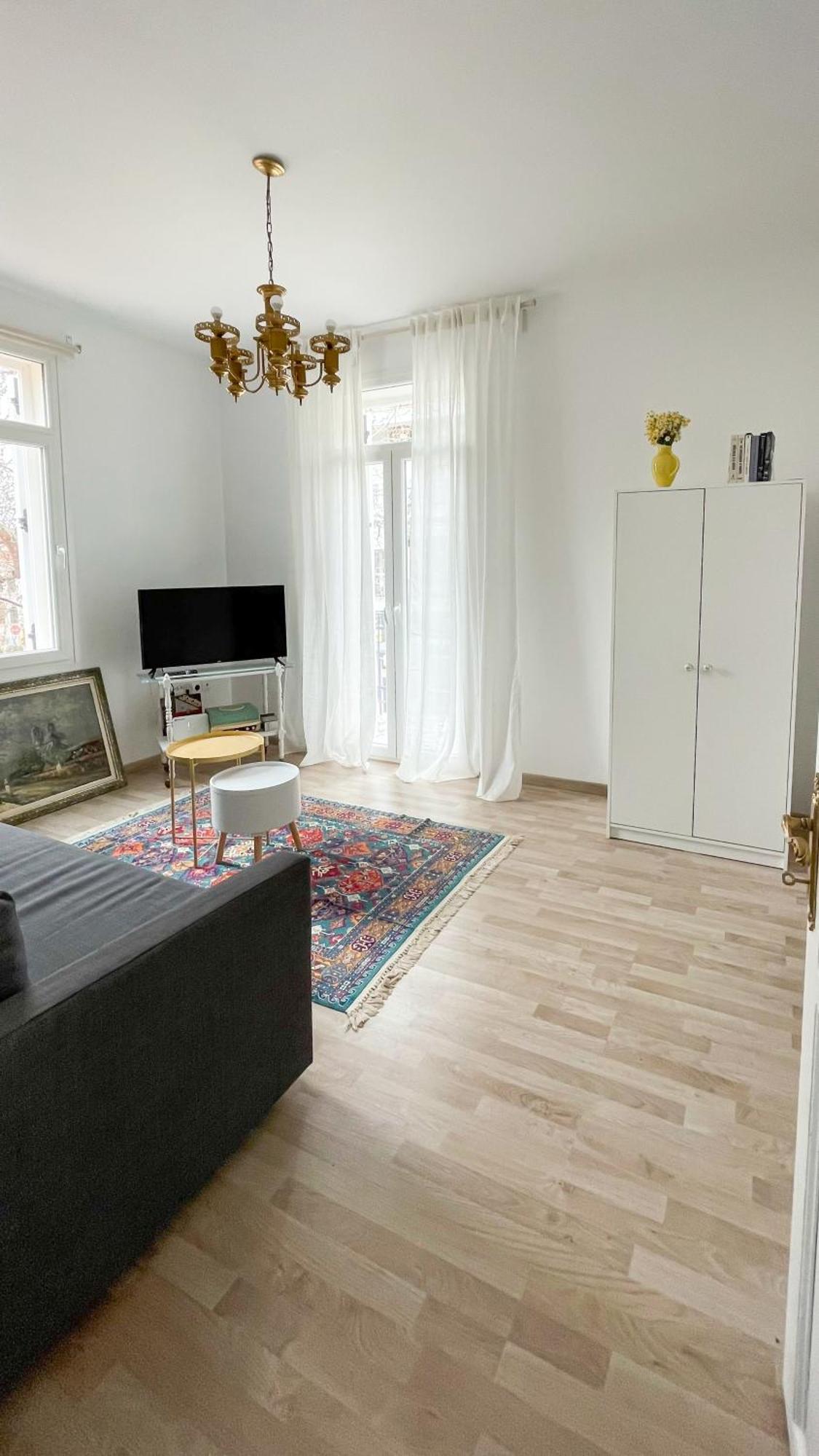 Bright & Spacious Near Center. Thessaloniki