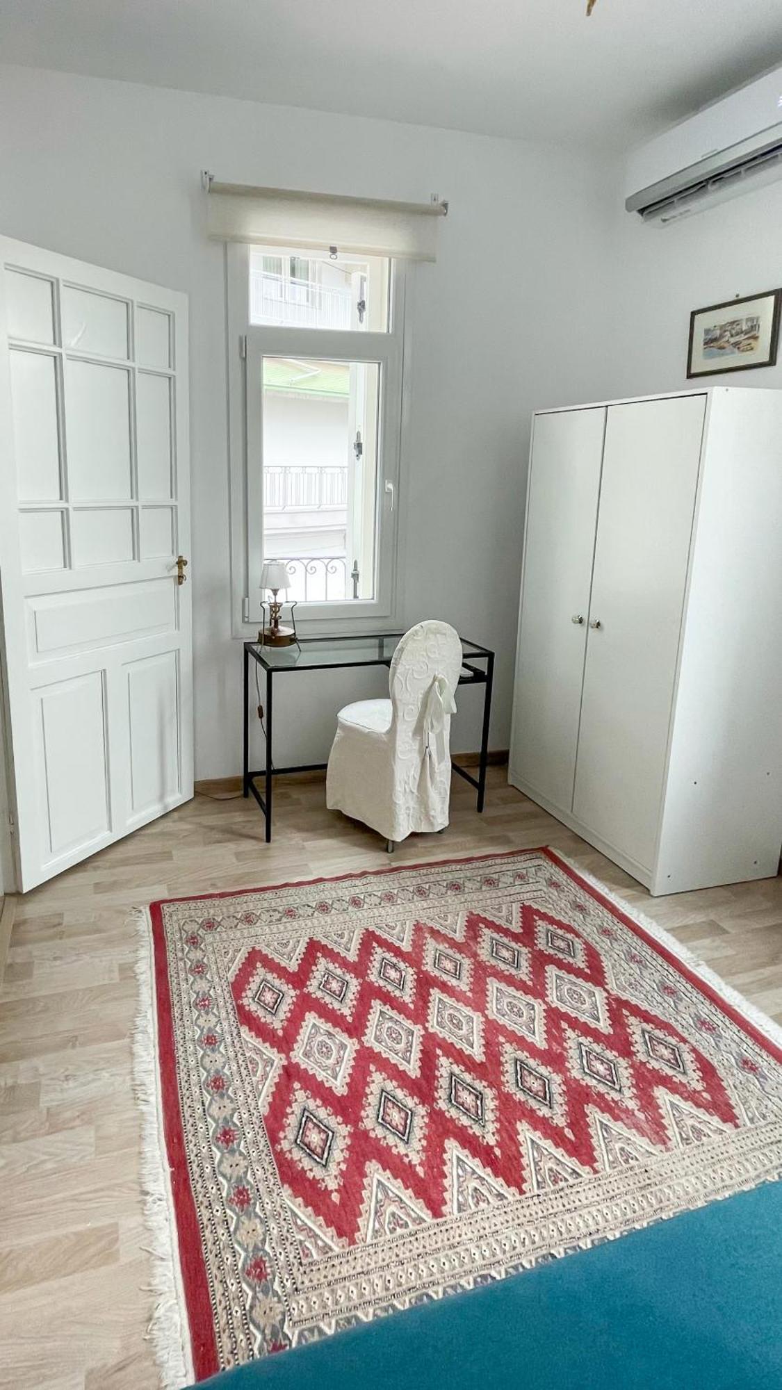 Bright & Spacious Near Center.