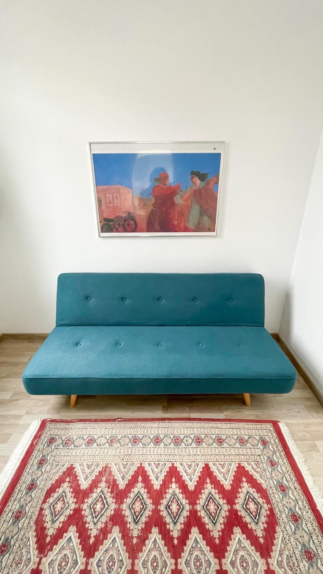 Bright & Spacious Near Center. Apartment