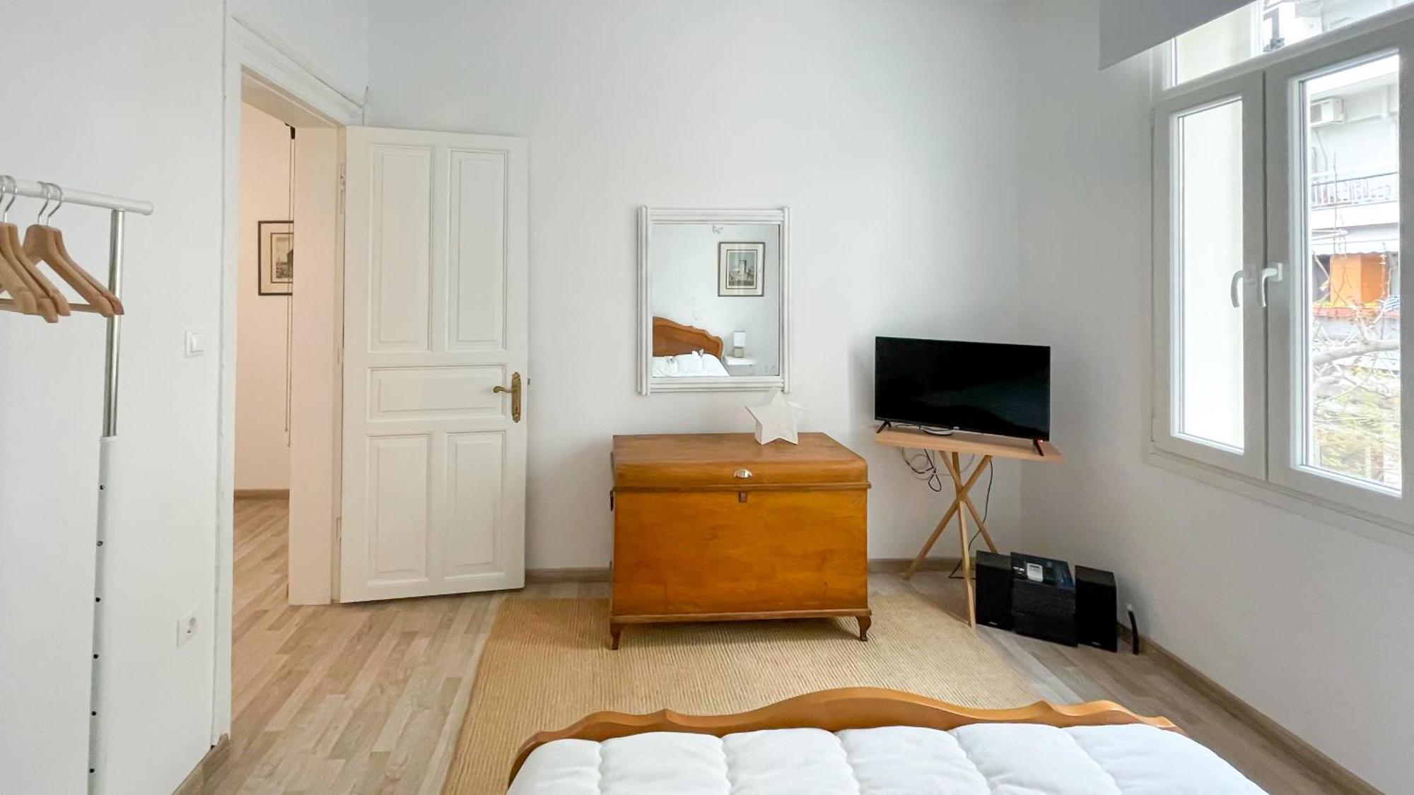 Apartment Bright & Spacious Near Center.