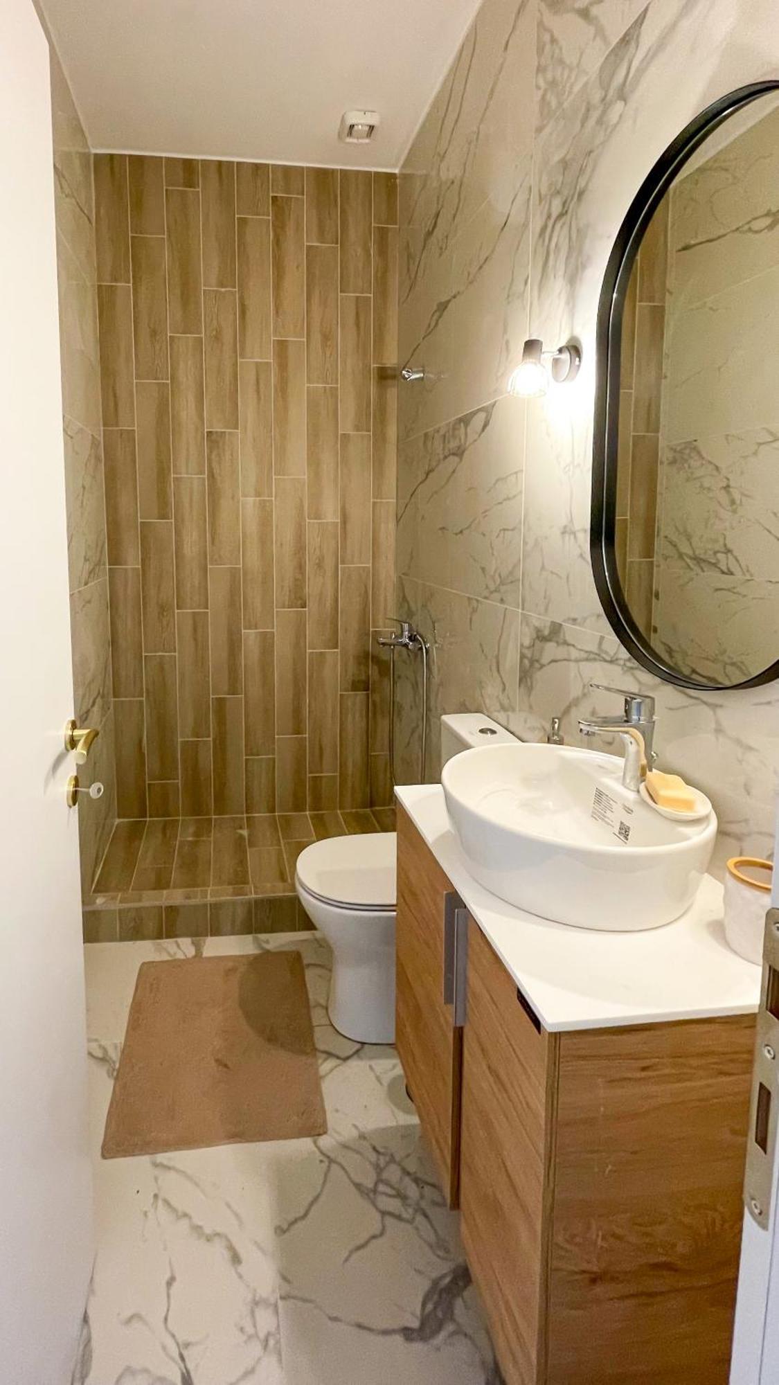 Bright & Spacious Near Center. Thessaloniki
