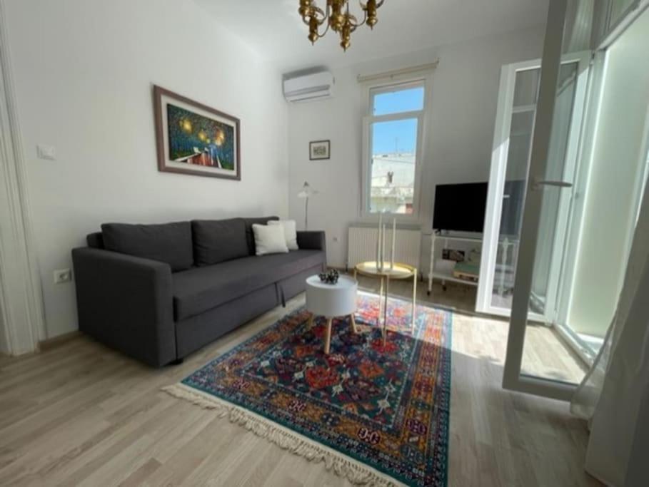 Bright & Spacious Near Center. Apartment *
