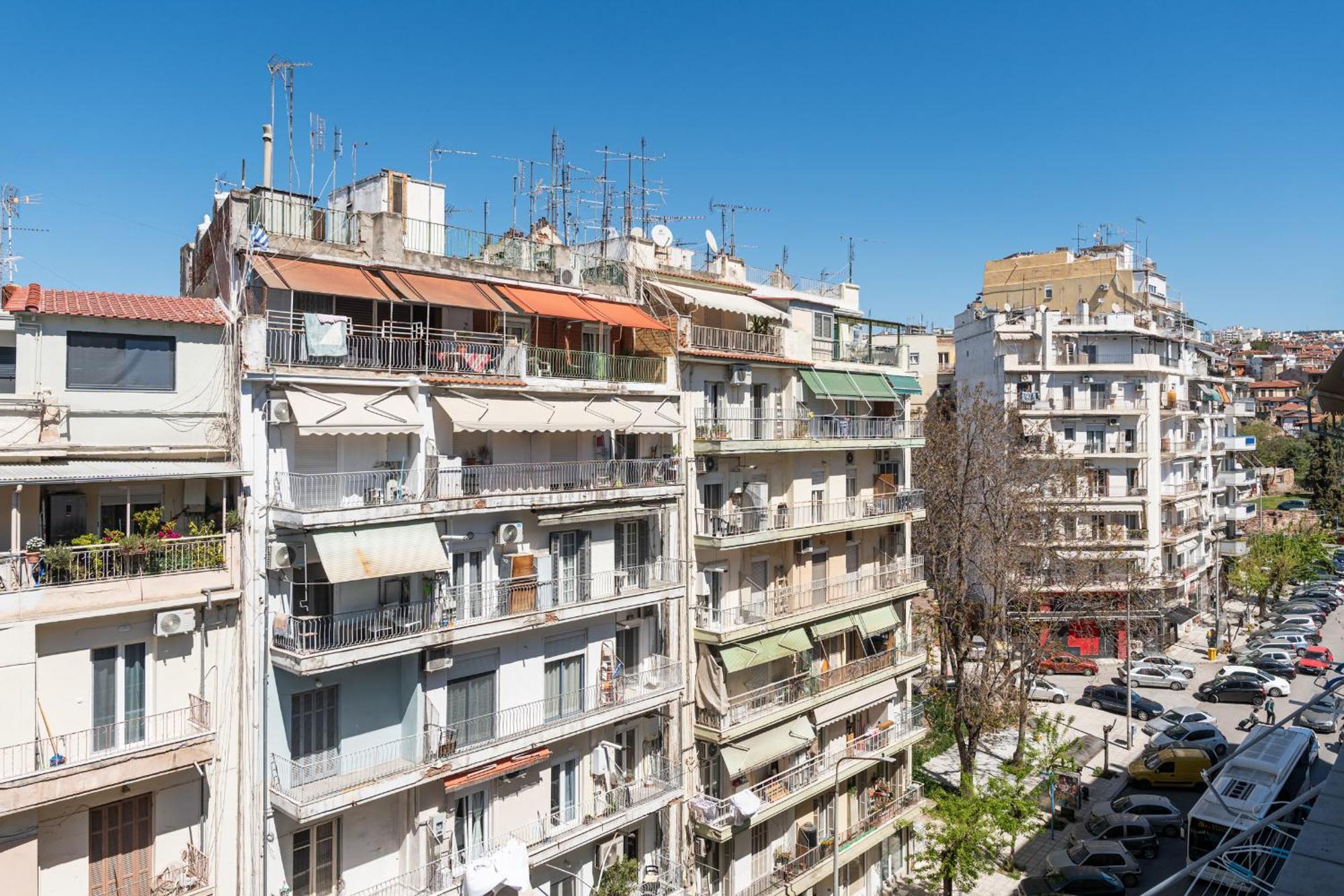 Apartment Hephaestus Veranda In The City Center By Binobi!