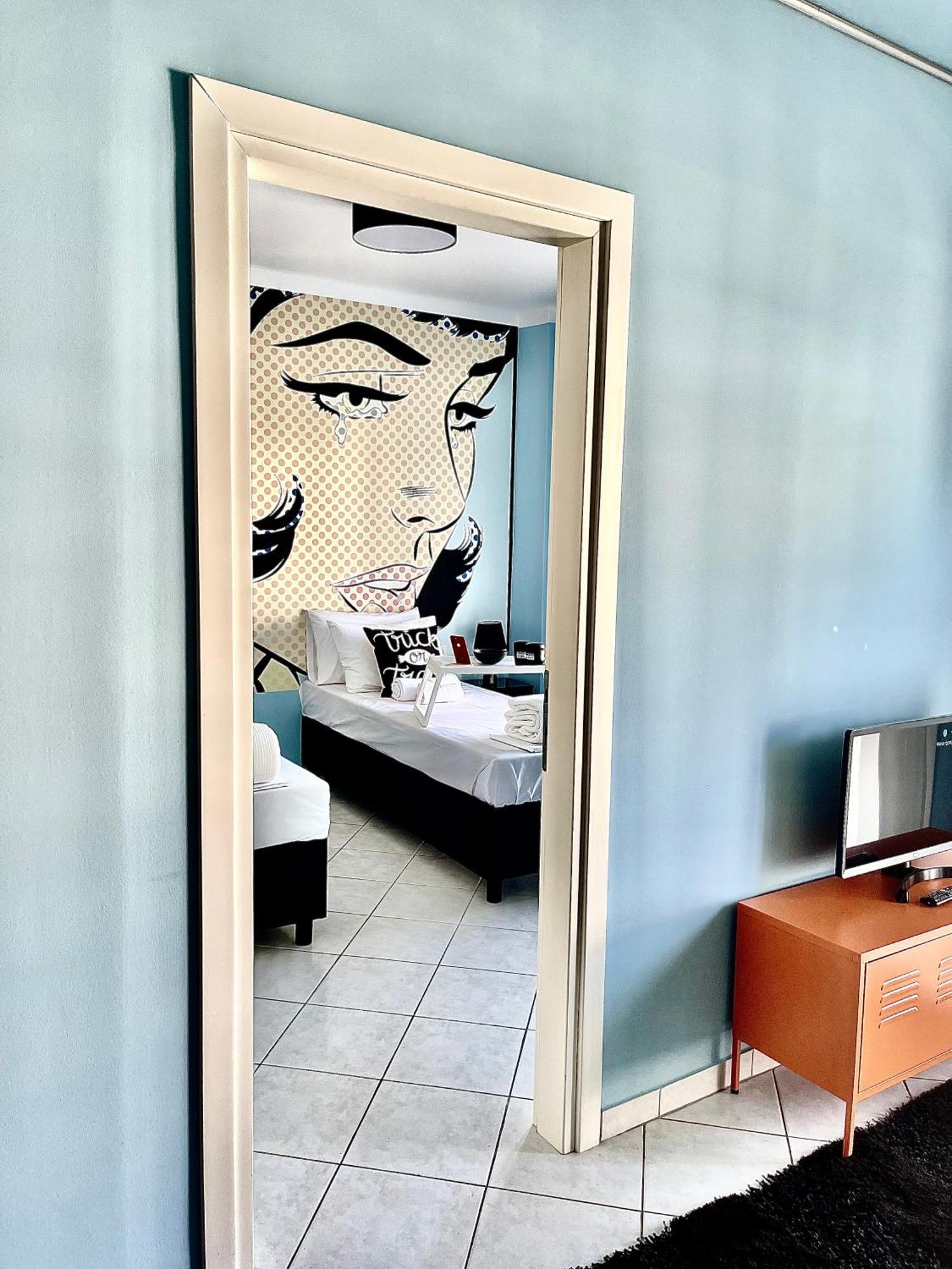 The Muse Flat In Just A Few Steps Away From Museums And Helexpo *