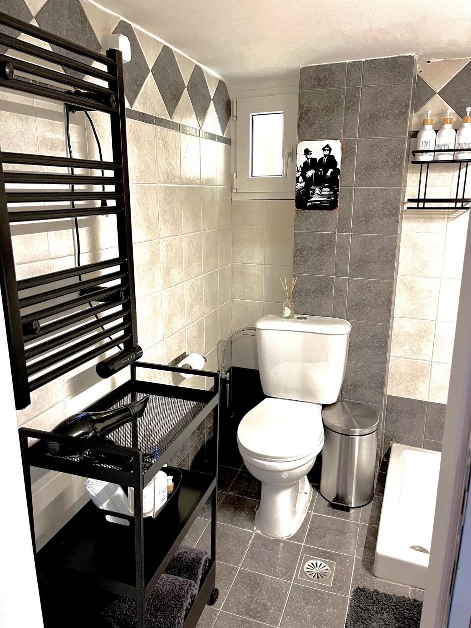 The Muse Flat In Just A Few Steps Away From Museums And Helexpo